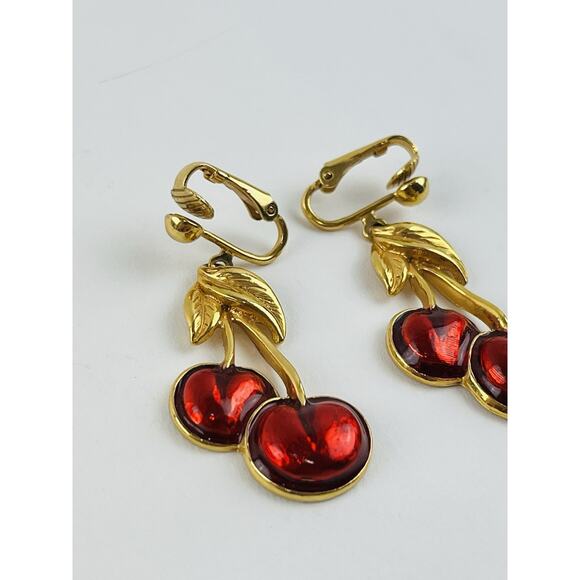 Vintage AVON EARRINGS Clip On RED FRUIT ENAMEL GOLD TONE CHERRY DANGLE Leaves Sl - Picture 2 of 12